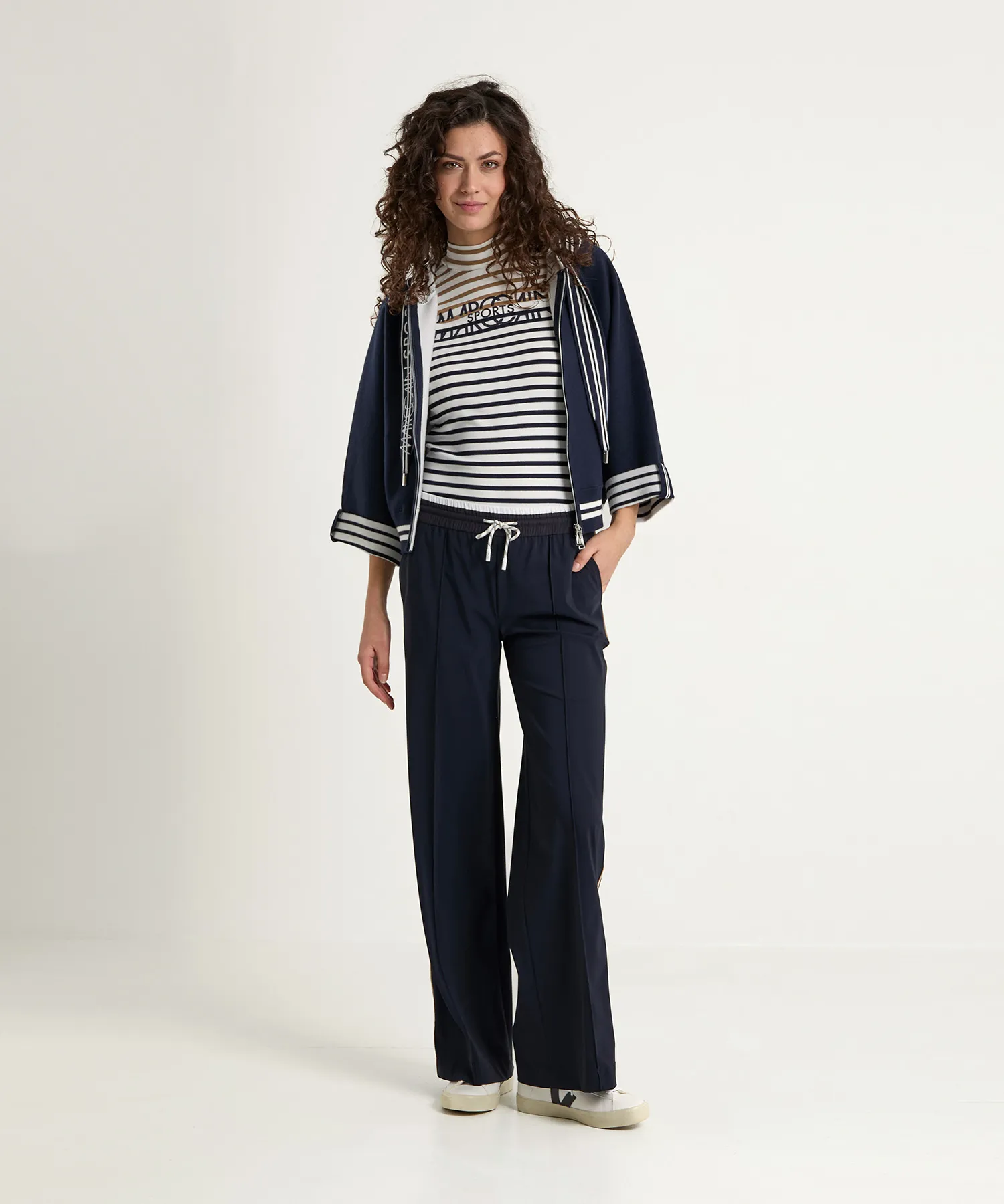 Marc Cain Strickjacke mit Kapuze und gestreiften Details
